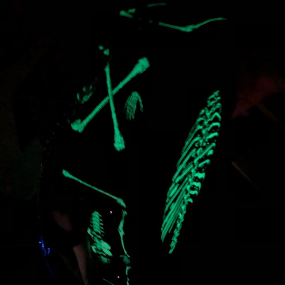 Halloween Bone Handle Coffin Style Crossbody - Glow in the Dark Skeleton art NWT - Picture 9 of 12